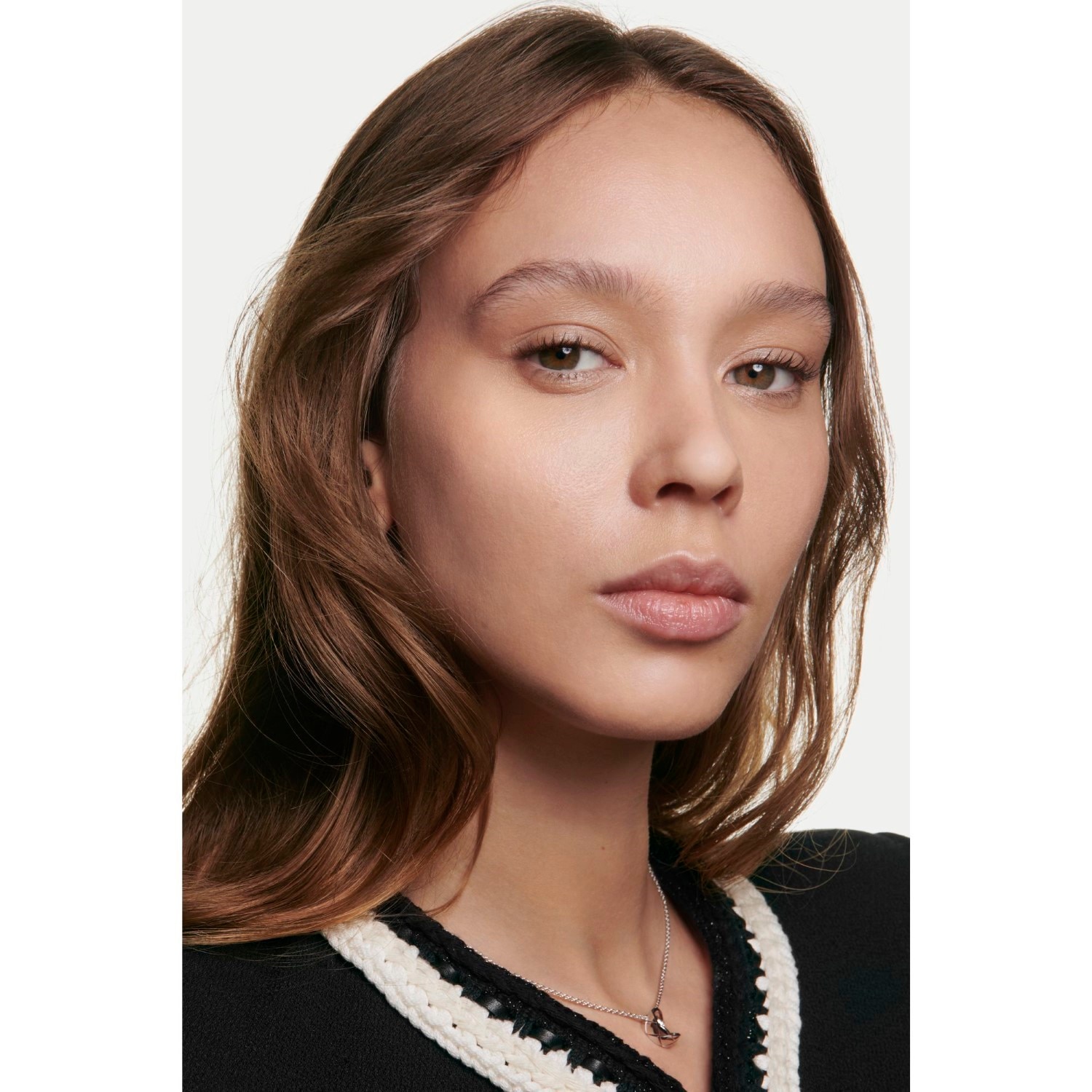 LES BEIGES BASE DE MAQUILLAJE. EFECTO SALUDABLE NATURAL HIDRATANTE